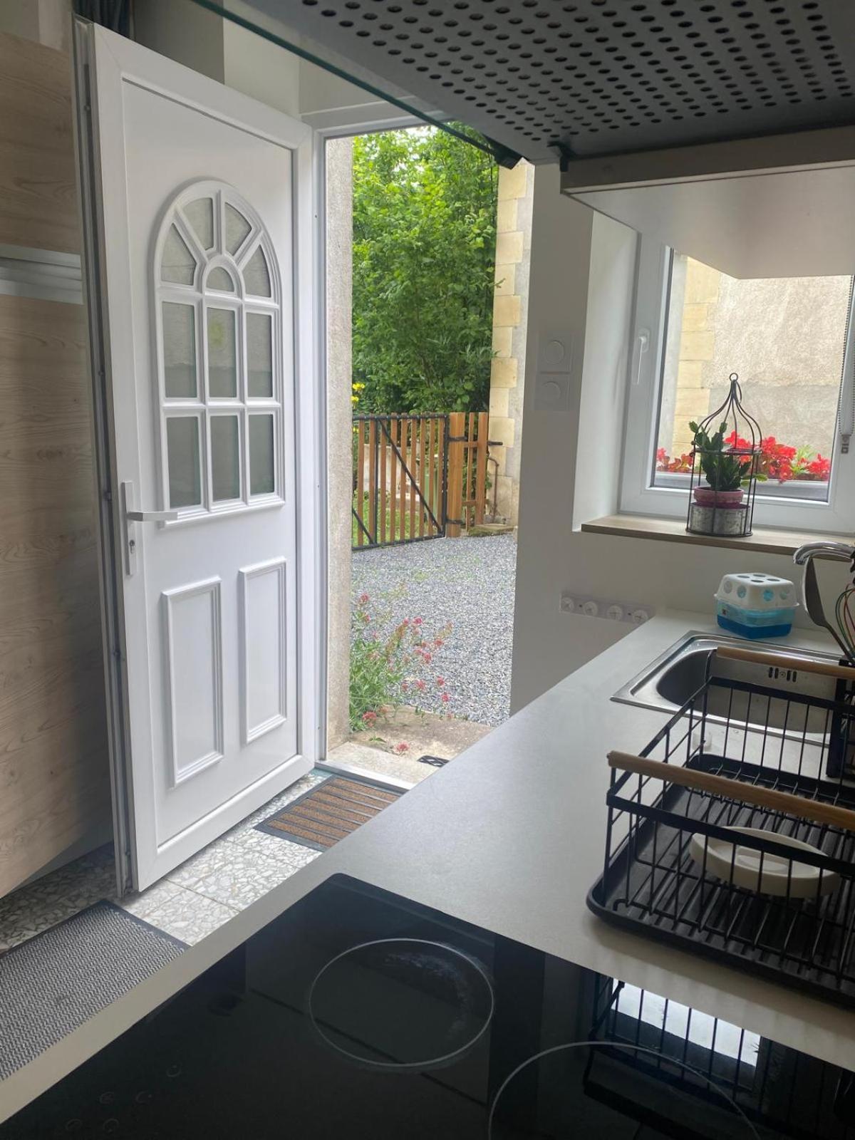 Petite Maison Dans Le Morvan Luzy Extérieur photo