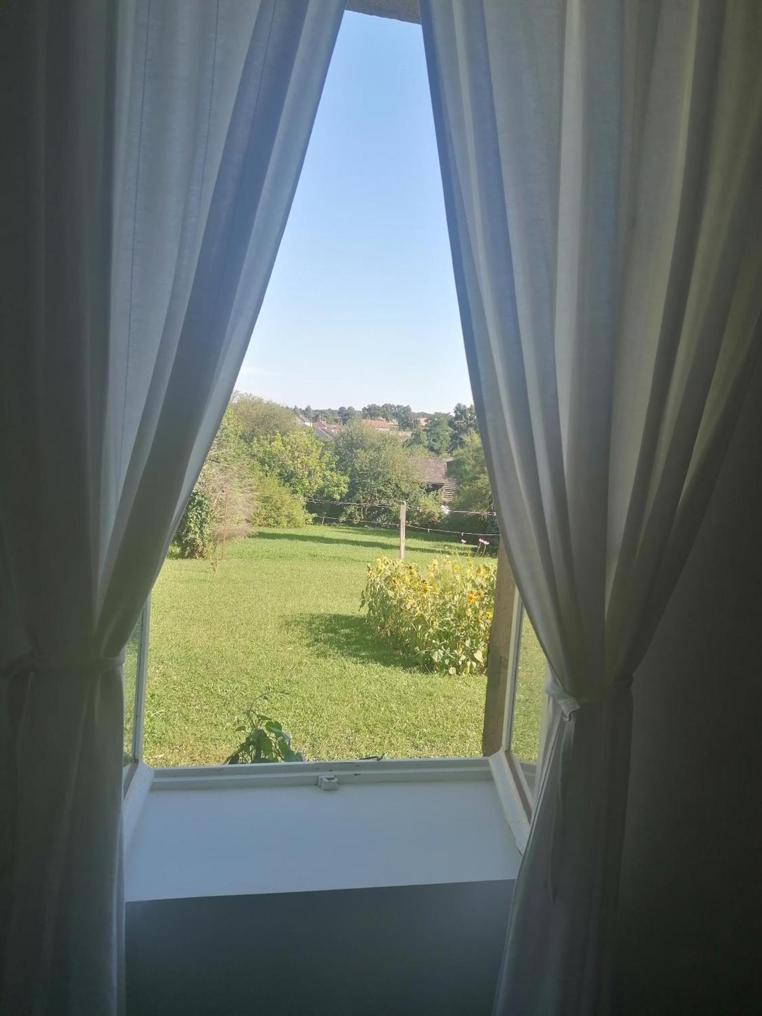 Petite Maison Dans Le Morvan Luzy Extérieur photo